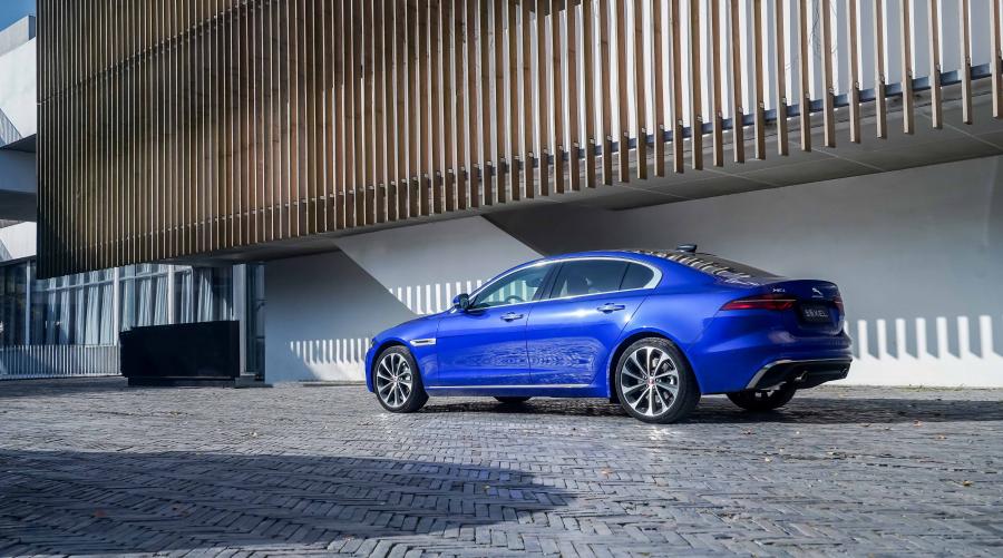  Jaguar XE L P200 S 2019 года  (CN) (фото 10 из 32)